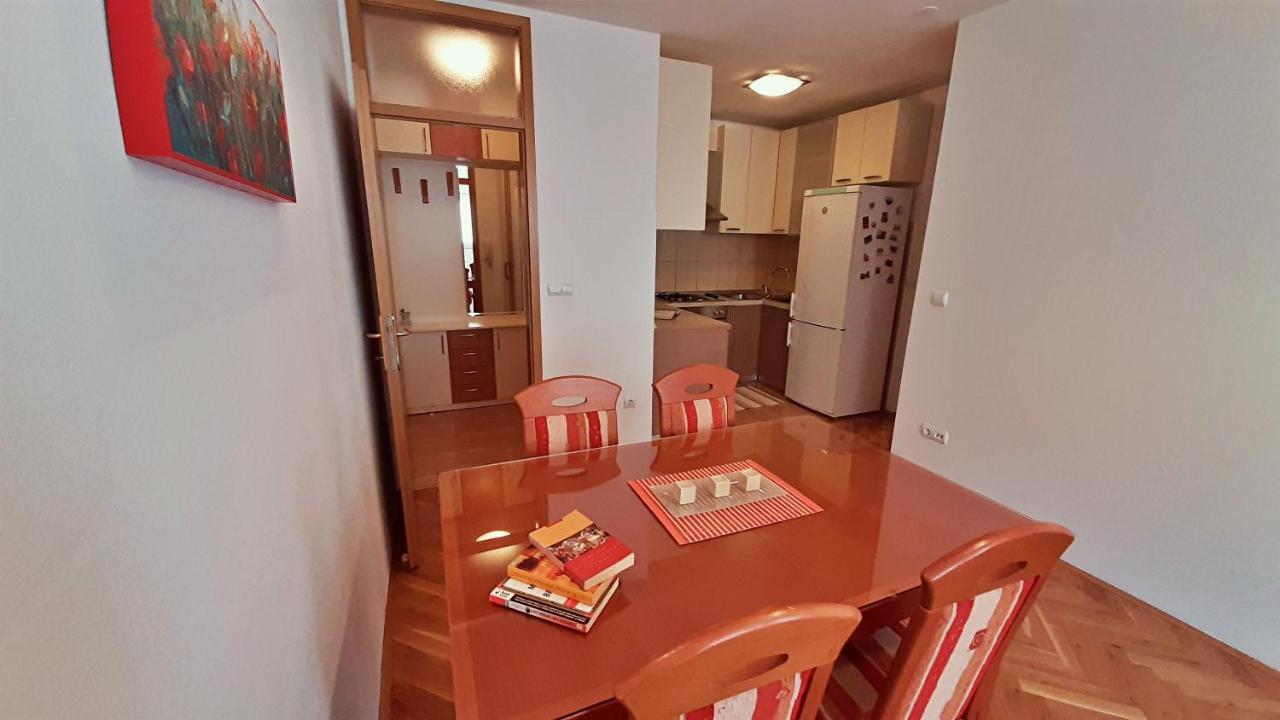 Apartment Jen Omis Exterior photo