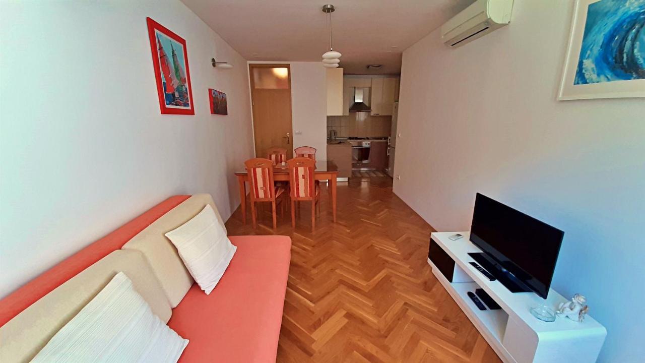 Apartment Jen Omis Exterior photo