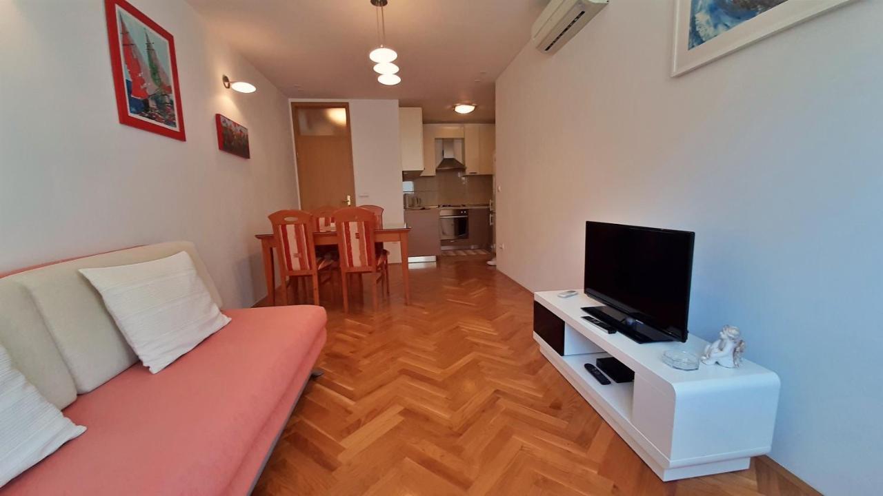 Apartment Jen Omis Exterior photo